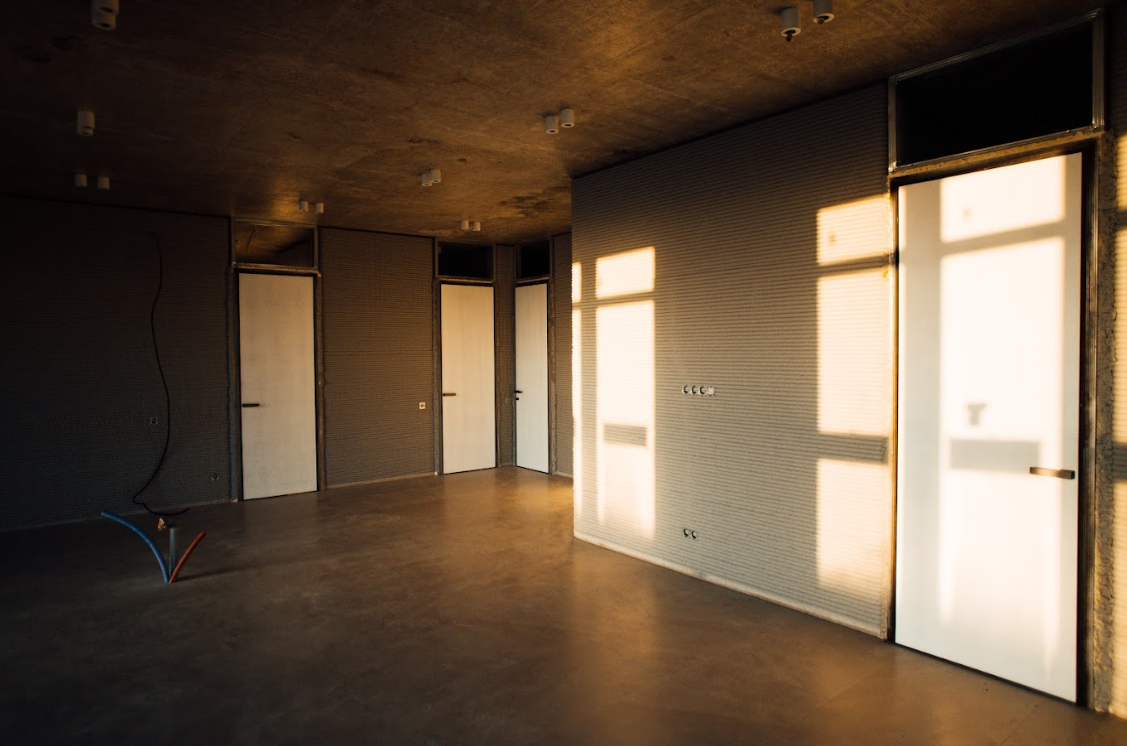 Перший в Україні. Родині полеглого воїна подарували будинок, надрукований на 3D-принтері